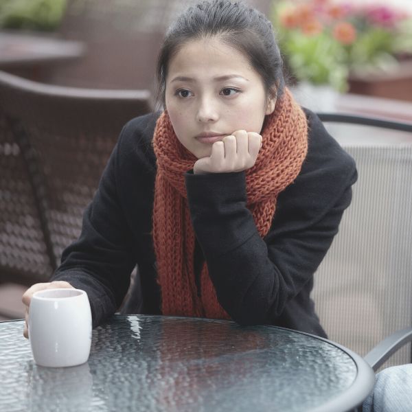 girl bored on a coffee date